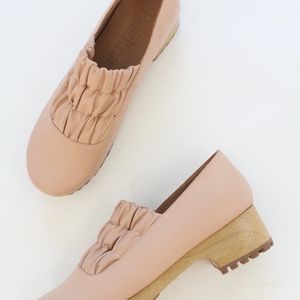 COPY - NIB Beklina gathered leather clogs in buff